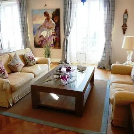 Charming 2 Bedroom In Walking Distance To Beaches Croisette And The Palais 678 Cannes